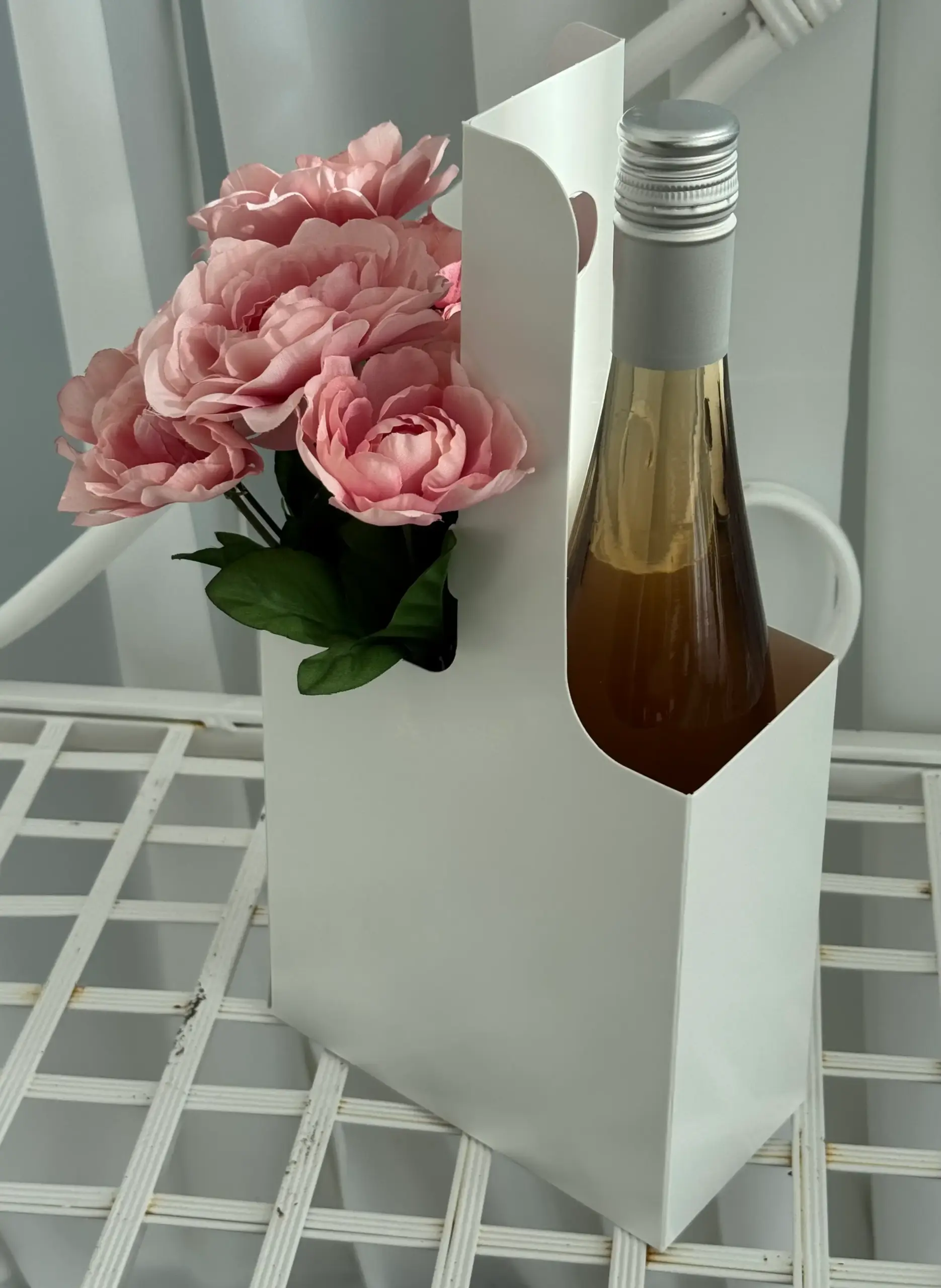Bouquet and a Rosé Carry Box